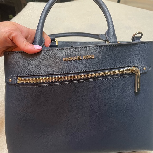 Michael Kors Hailee satchel w/ crossbody strap - Picture 12 of 16